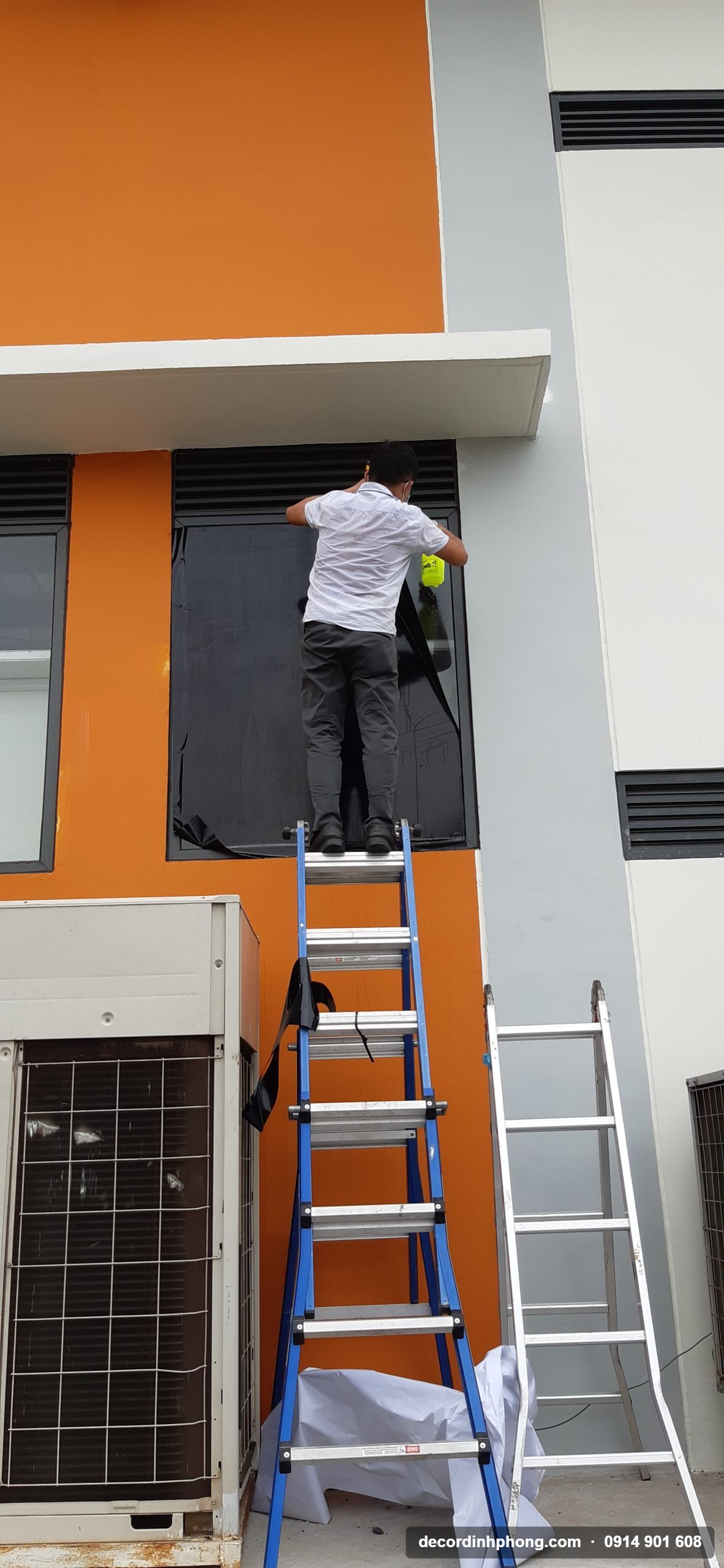 thi công giấy decal dán kính văn phòng VSIP