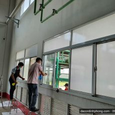 Đội thợ Đỉnh Phong thi công dán decal mờ cho cửa kính nhà xưởng