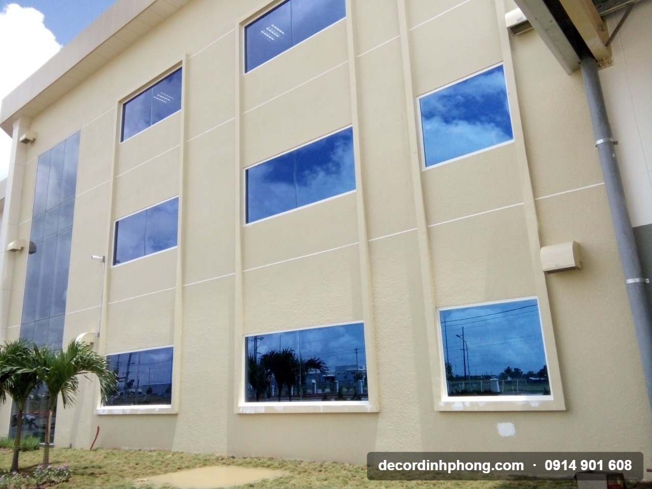 Giấy Decal Và Phim Cách Nhiệt Cho Văn Phòng Tại KCN VSIP 1