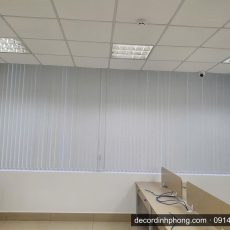 Rèm lá dọc trắng văn phòng mở - Đỉnh Phong