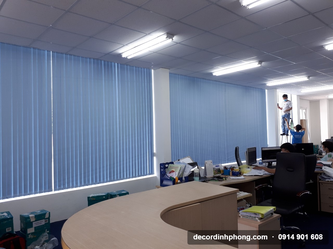rèm lá dọc điều chỉnh ánh sáng