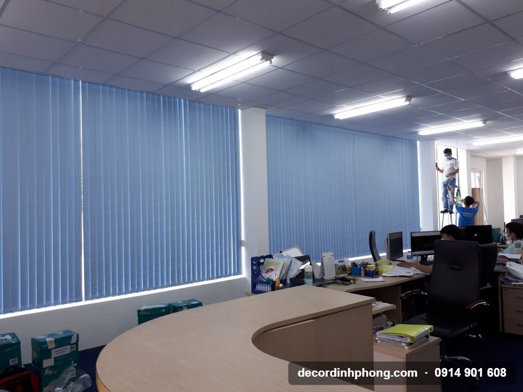 rèm lá dọc văn phòng