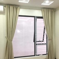 Rèm vải 1 lớp trơn màu be che cửa sổ phòng ngủ phong cách tối giản