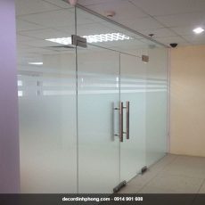 Decal mờ họa tiết sọc ngang cho cửa kính văn phòng