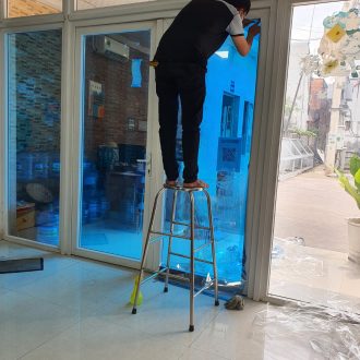 Dán phim cách nhiệt tận nơi cho cửa kính văn phòng