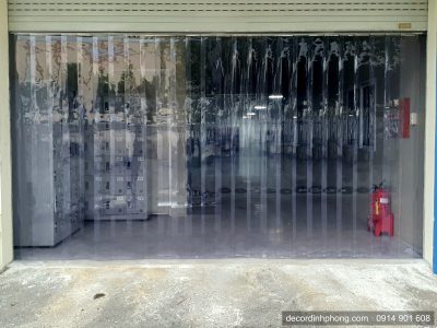 Màn nhựa PVC trong suốt lắp tại cửa kho lạnh nhà xưởng