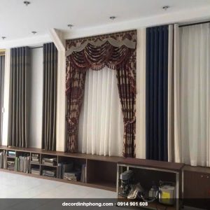 Rèm vải nhiều mẫu vân sọc, họa tiết trưng bày tại Đỉnh Phong