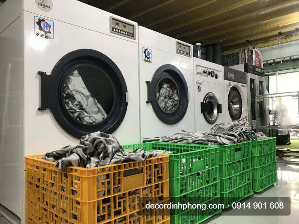Rèm cửa được giặt tại xưởng giặt công nghiệp của Đỉnh Phong